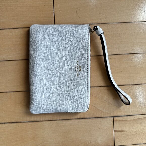 NWOT COACH Zip Pouch Wristlet Cream Pebbled Leather with Strap - Picture 2 of 7